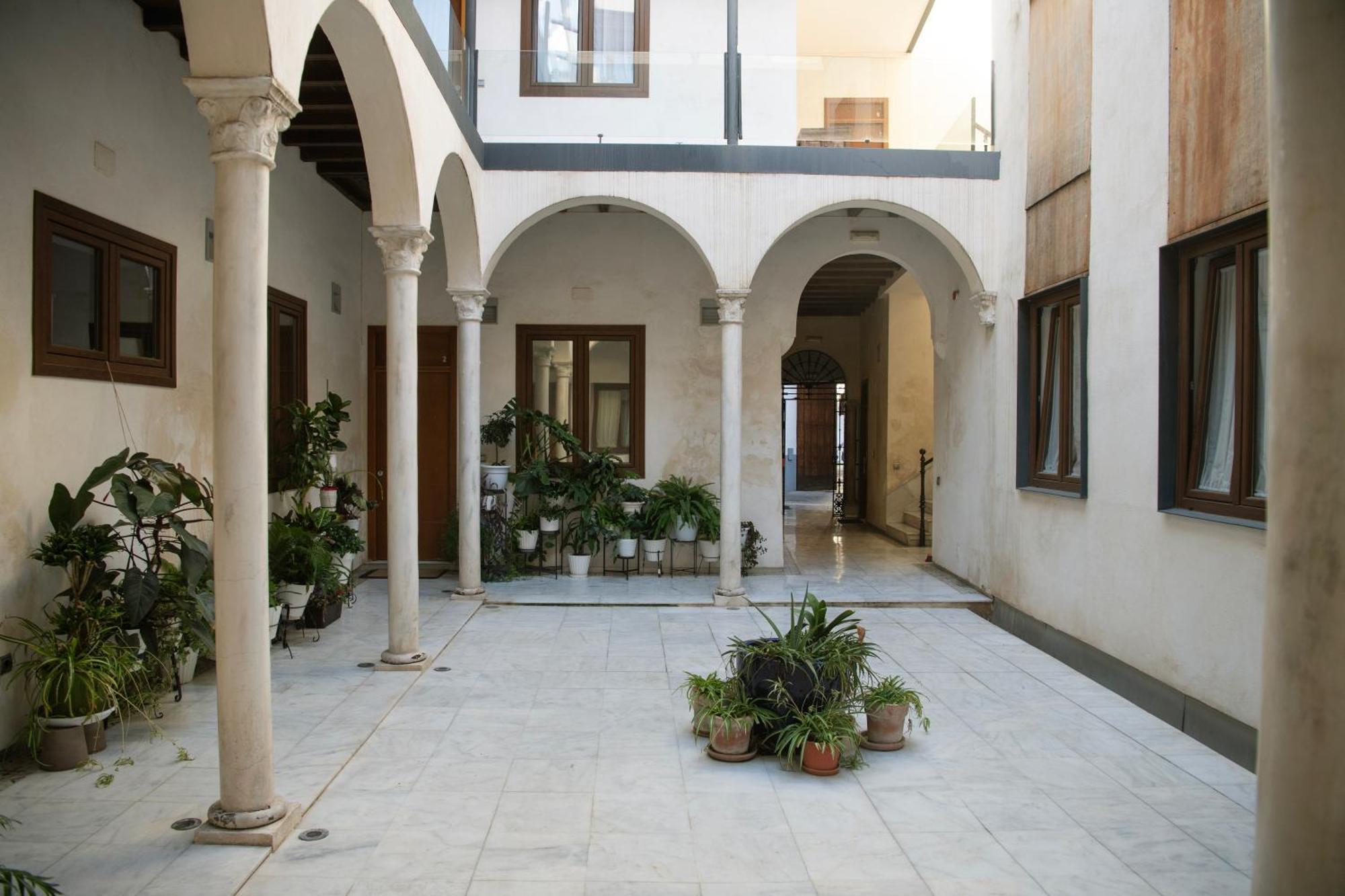 Casa Palacio Bustos Tavera Севілья Екстер'єр фото
