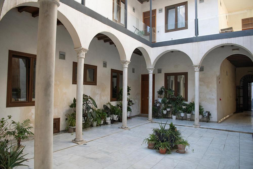 Casa Palacio Bustos Tavera Севілья Екстер'єр фото