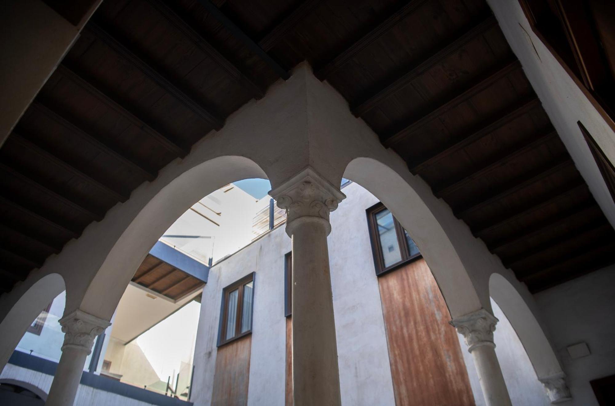 Casa Palacio Bustos Tavera Севілья Екстер'єр фото
